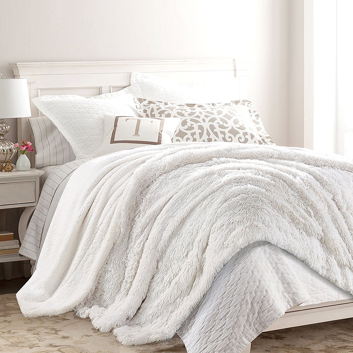 15 Super Comfy Blankets That Will Keep You Warm And Cozy